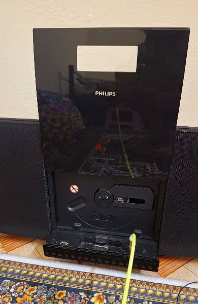 Philips-- Cd Aux Usb Fm Player 1