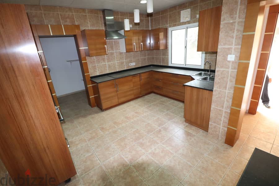 5 bedroom villa for Sale in Madint Al Sultan Qaboos. 1