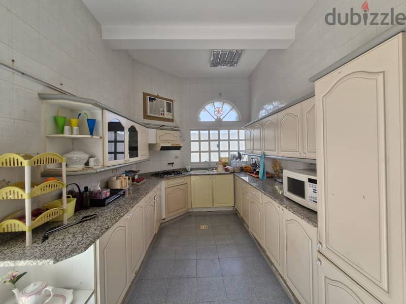 7 BR Amazing Villa In Shatti Al Qurum For Rent 10
