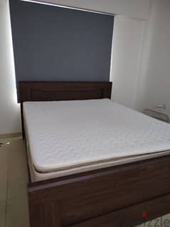 Queen bed with drawer wooden with mattress