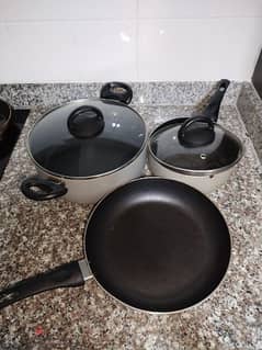 set of pans