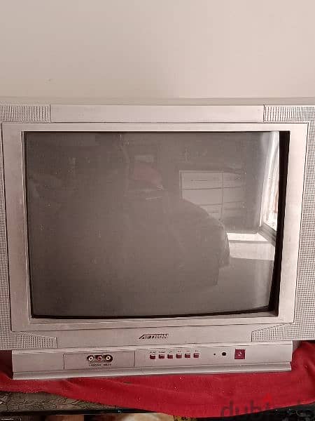 good condition with good screen quality brand avetron 3