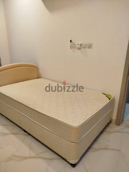 single bed with matress and waterproof matress cover 1