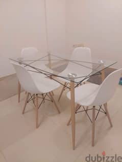 table and 4 seats