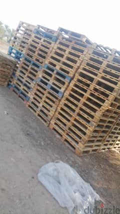wooden pallets available for sale