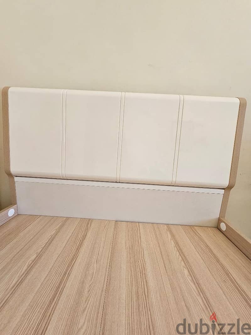 Single Bed with Mattress, Excellent Condition 7
