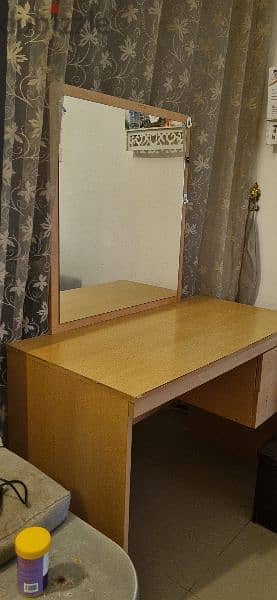 DRESSING TABLE 1