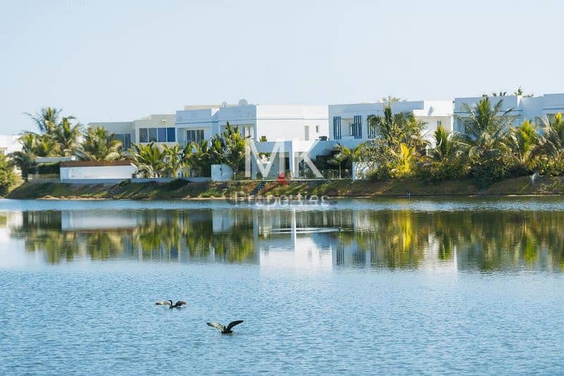 Luxury villa for sea/lake view/muscat moujفیلا5غرف نوم/اطلالة البحيرة 2