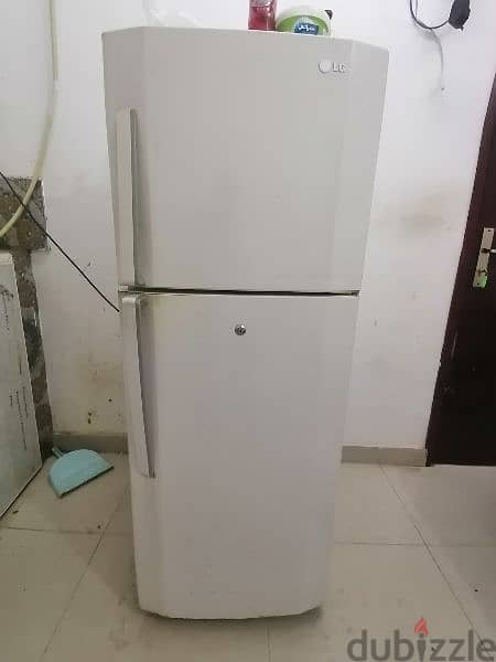 House old item and split general ac 2.5 ton ,friz,gas cylinder , stove 2