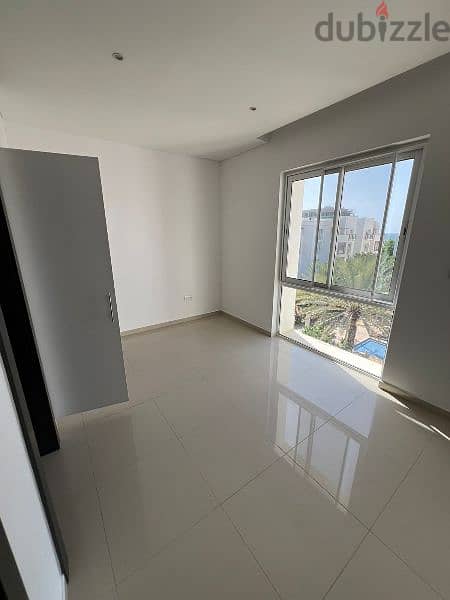semi furnished flat for rent in Al Mouj 7