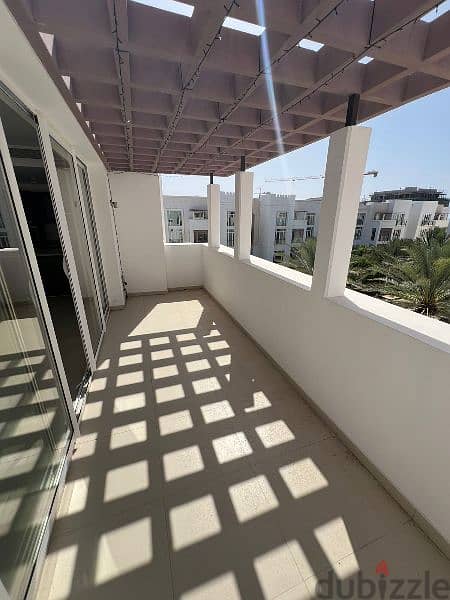 semi furnished flat for rent in Al Mouj 8