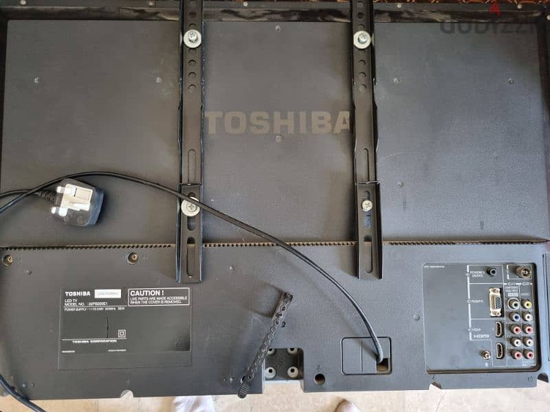 Toshiba 32 inch TV in good condition 6