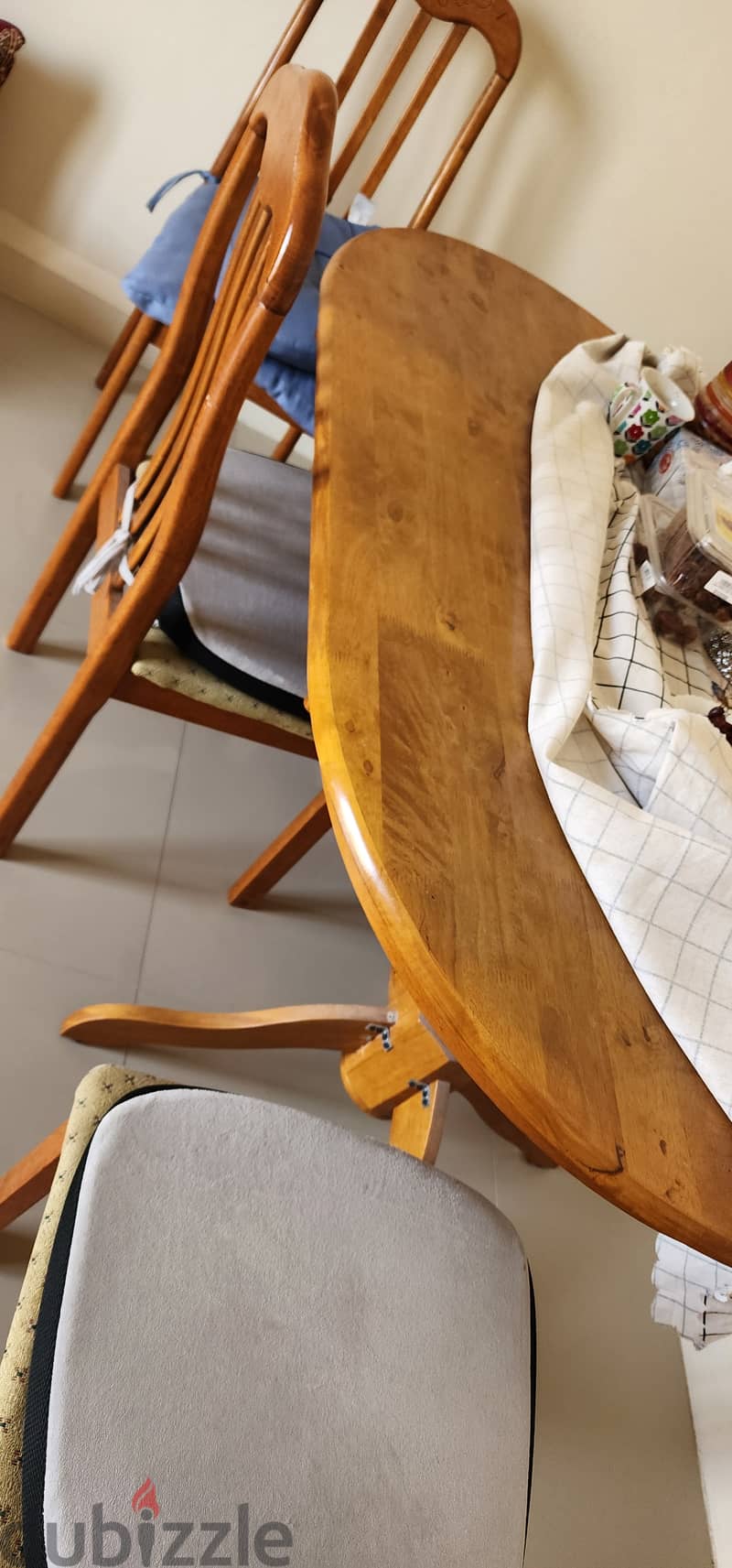 Dining table with Chairs, Good condition 3