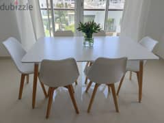 Dining table for 6, excellent condition