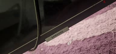 Samsung original slim smart t. v  [only the screen not working ]