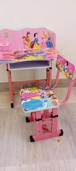 Kids desk with its chair for selling at 7 omr 2