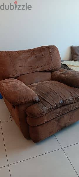 very sitting comfort recliner. . . . urgent sale 0