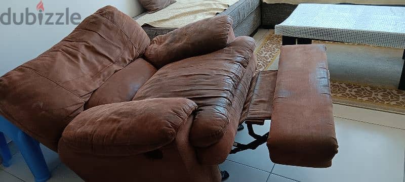 very sitting comfort recliner. . . . urgent sale 4