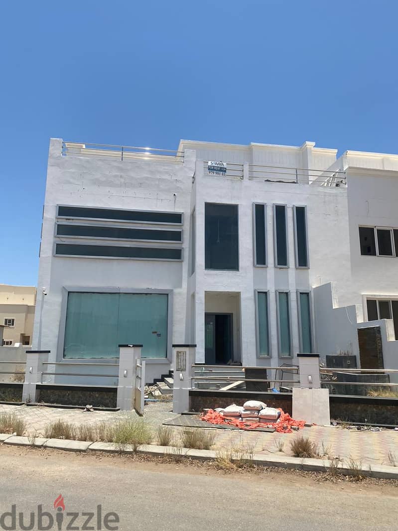 SR-MA-490 Villa for rent in al mawaleh south 1
