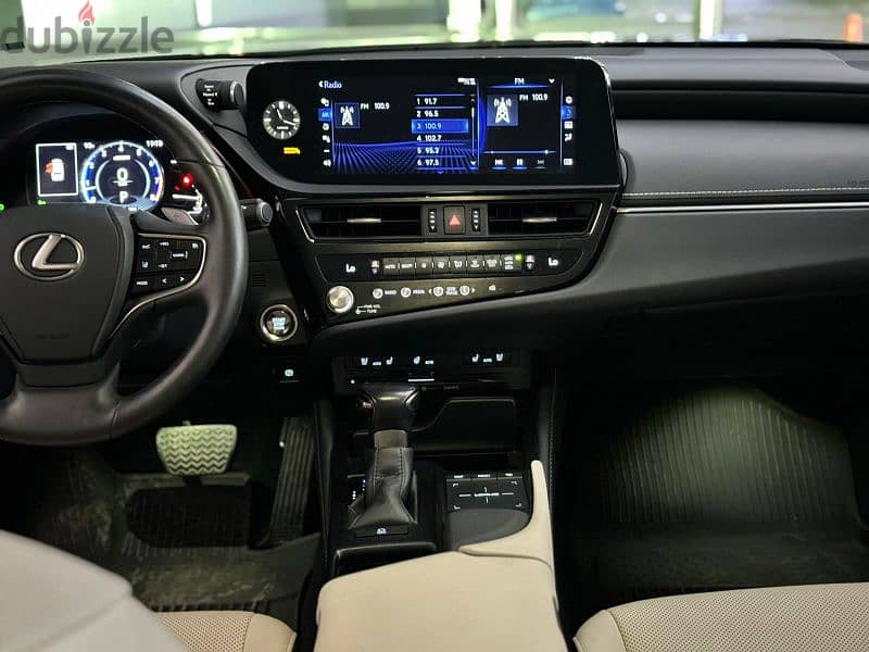 Lexus ES350 2022 4