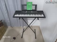 Keyboard Yamaha with stand