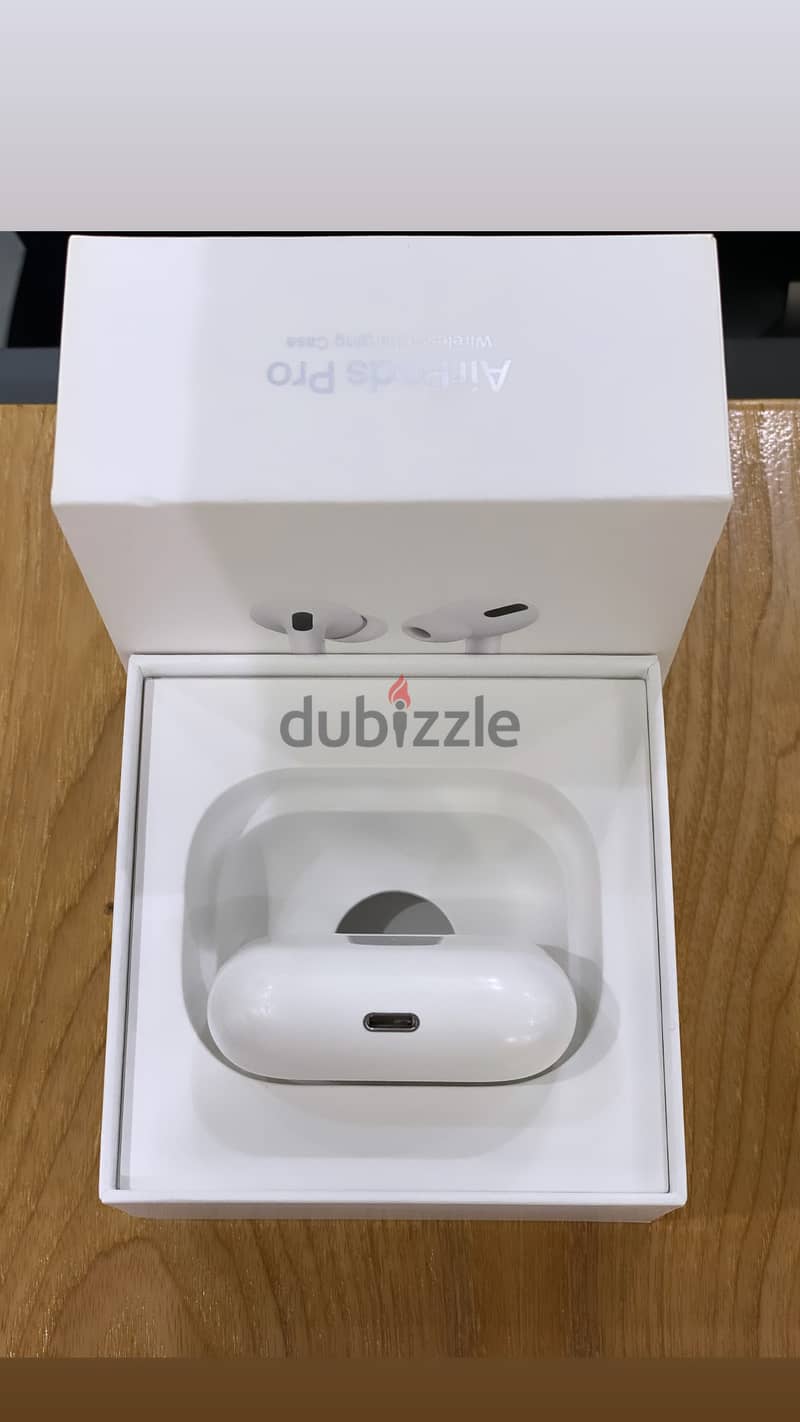 Apple AirPods Pro With Wireless Charging Case 1