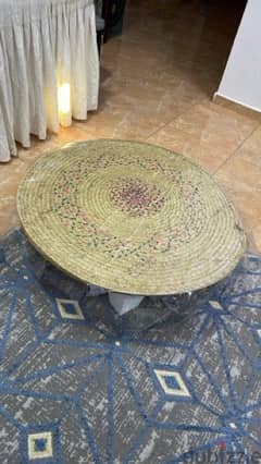 round traditional table wooden طاولة خشبية ارضية