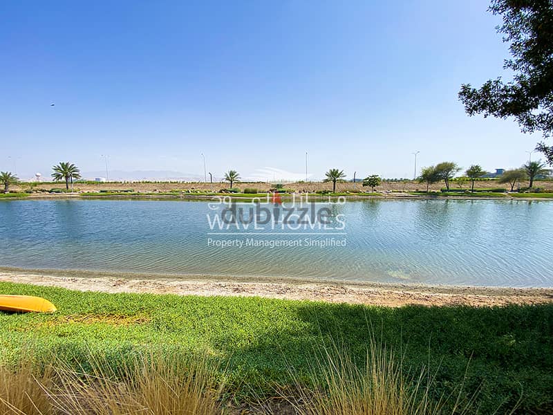 Lake Front 4-Bedroom Villa in Al Mouj 2