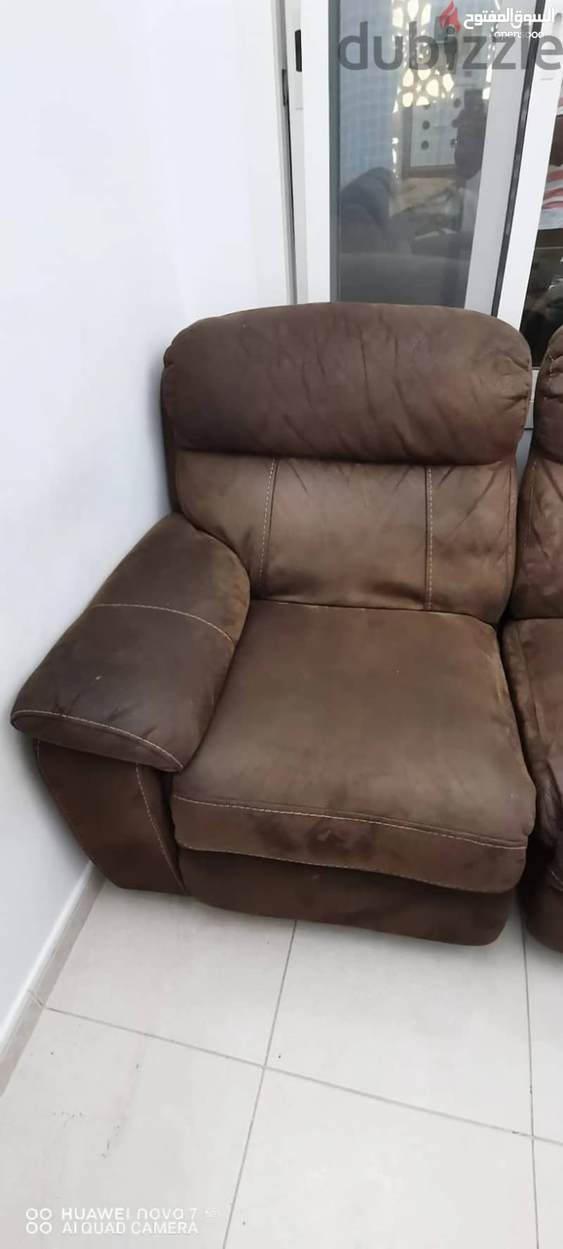 Branded Recliner Sofa set for sale in Azaiba, طقم صوفا ماركة كرسي 2