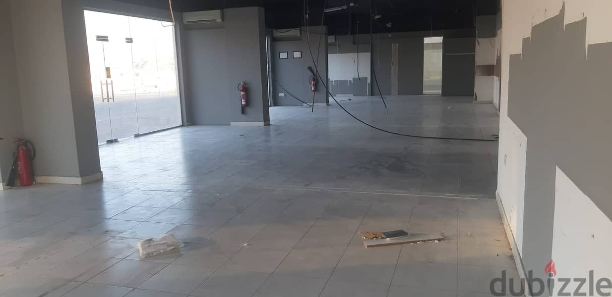 Showroom space for RENT in Amerat 3