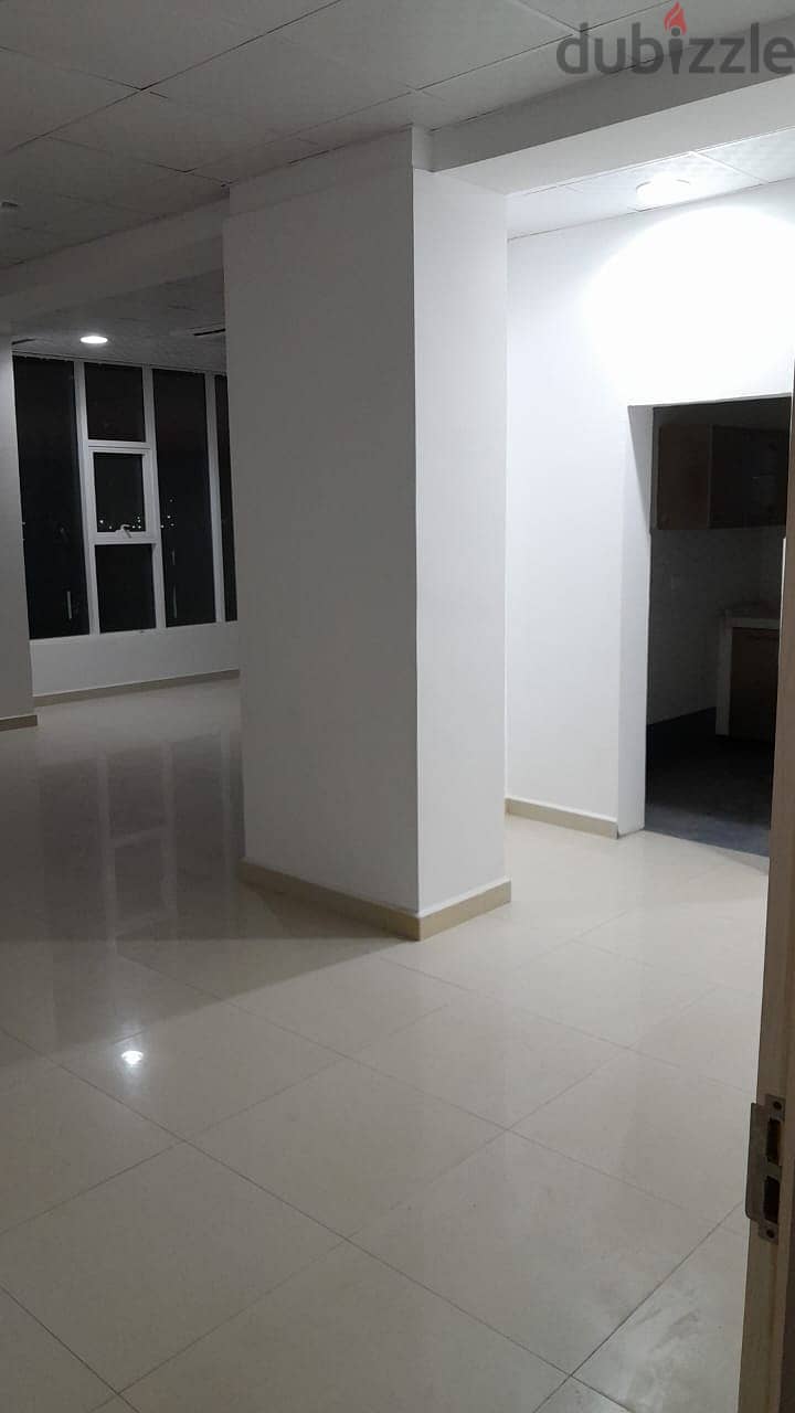 SR-AS-315 61 m2 showroom for rent in al khod7 2