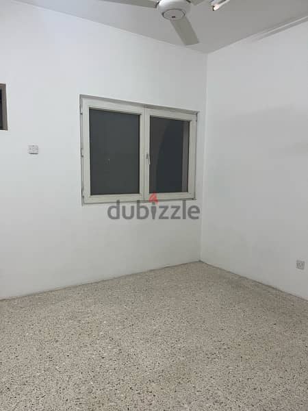 room for rent near oasis mall 2
