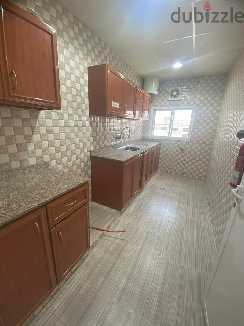 "SR-B-492 Flat for rent in al mawaleh south ( behind city centre) 5