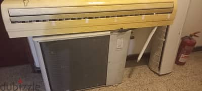used 3 ton Carrier split airconditioner for sale in Al Khuwair