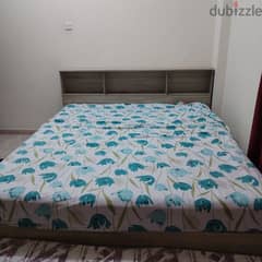 1 aueen size bed and spring mattress with memory form
