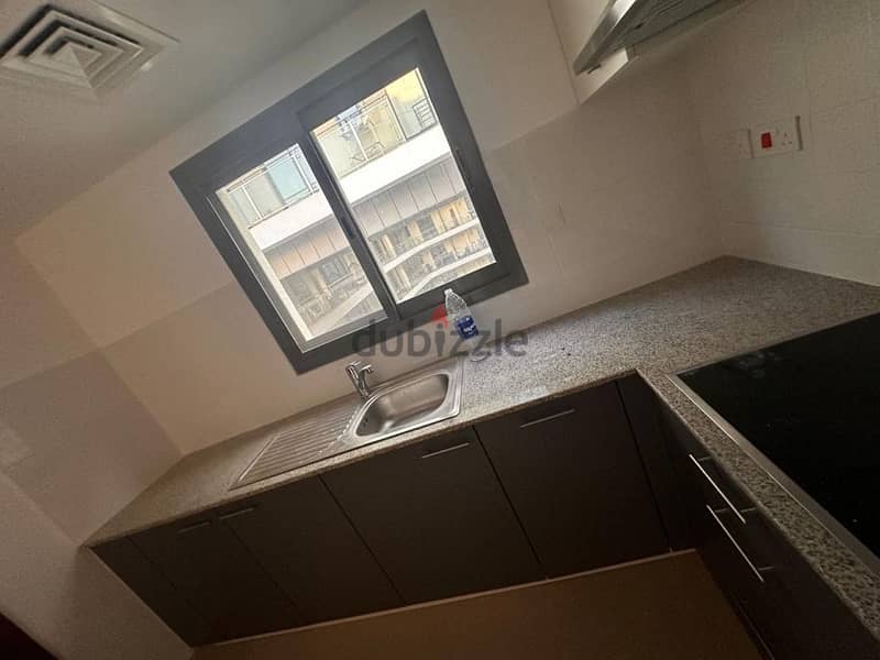 flat for rent in Muscat hills the links building unfurnished 1bhk 16