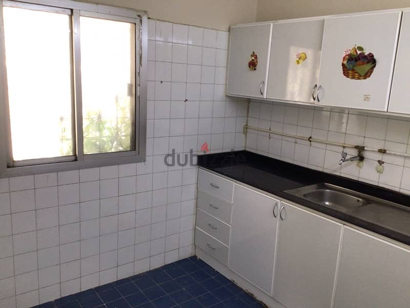 spacious 1 bhk flat for rent in mumtaz area ruwi  with Acs 4