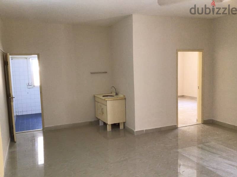 spacious 1 bhk flat for rent in mumtaz area ruwi  with Acs 7