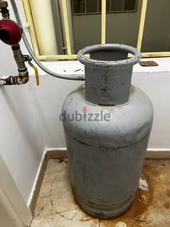 Gas cylinder and gas stove
