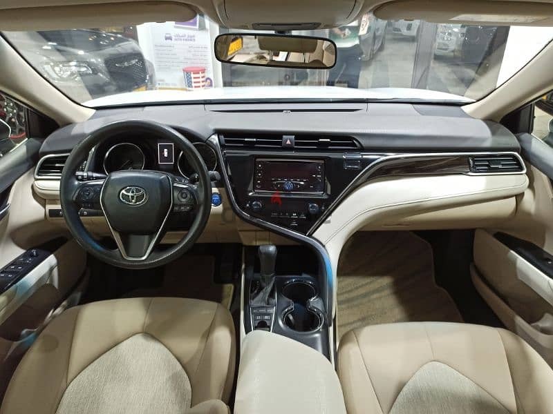 Toyota Camry Hybrid 2018 5