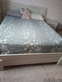 bed queen size. . . mint condition