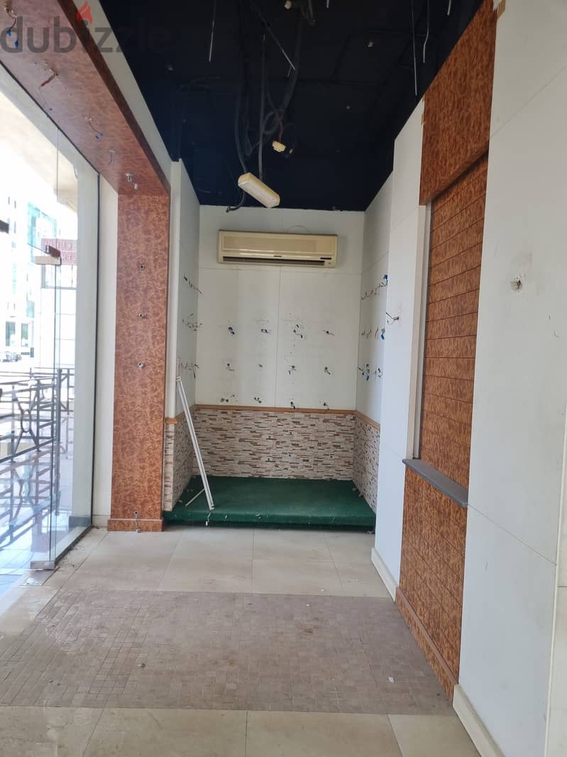 Prime Location Showrooms for Rent at MBD Ruwi PPC84 2