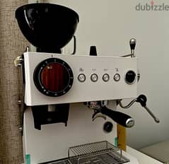 Coffee machine with grinder underwarranty for 1 year