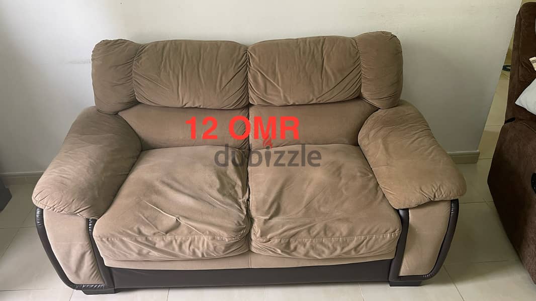 FIXED PRICE! Sofa, mirrors, plastic containers 1