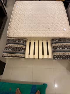 King size raha mattress  with 4 pallets and 2 cushion