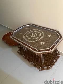 طاولة تقديم ضيافة فاخرة بتصميم تقليدي و جميلة