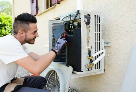 A/C technician service cleaning repair تنظيف صيانة تصليح غسيل المكيفات