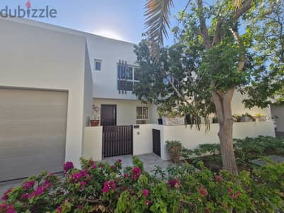 6 BR Spacious Freehold Villa in Al Mouj for Sale