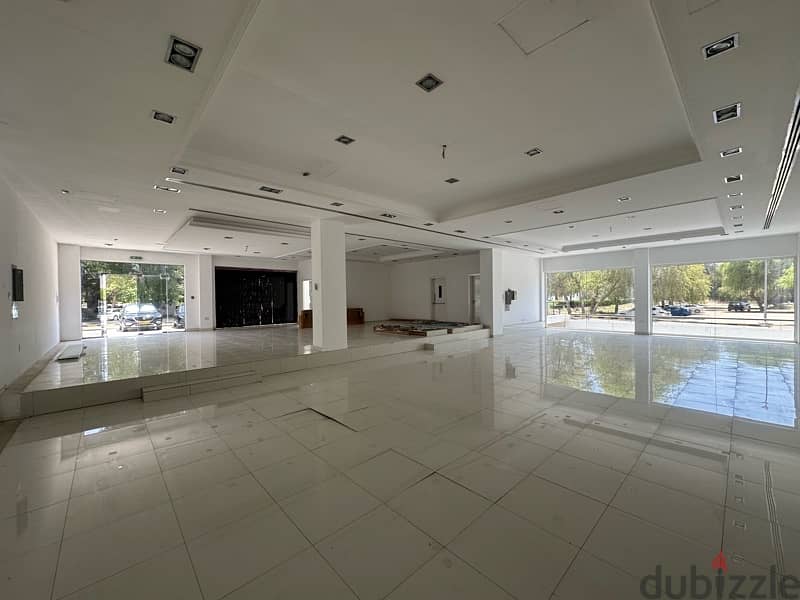 shop for rent in Qurum perfect location 2