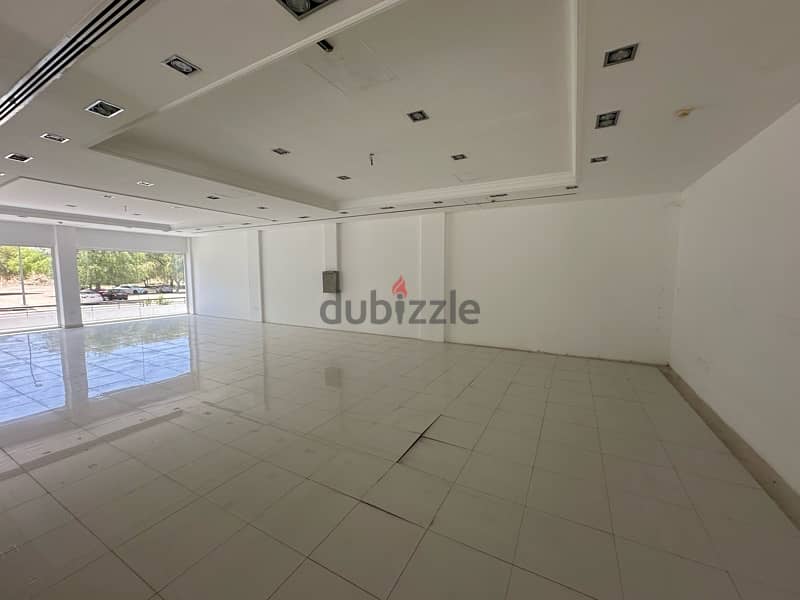 shop for rent in Qurum perfect location 4